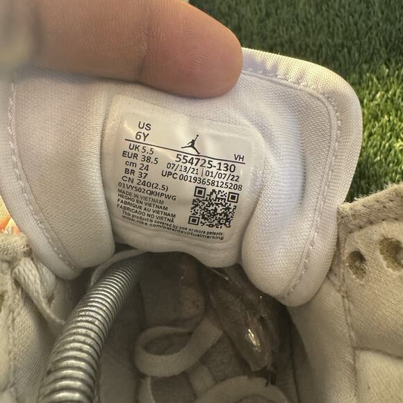 Size 6 (GS) - Jordan 1 Mid Triple White - Picture 6 of 7